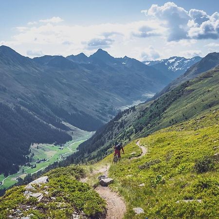 Hotel Alte Post By Mountain Hotels Davos Bagian luar foto